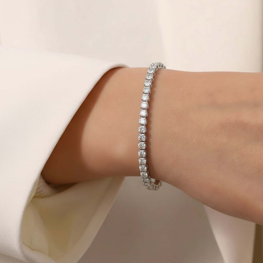 Eternal Radiance – 14KT Gold Flexible Diamond Bangle (4.00 CTW)