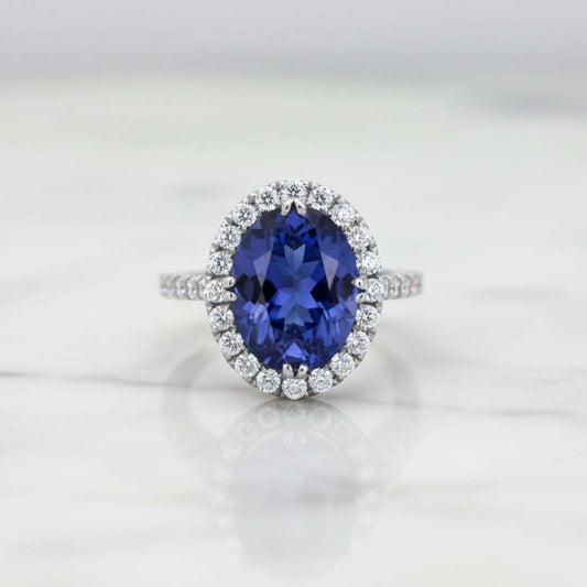 Timeless Elegance: 18K Gold Tanzanite & Diamond Ring – 7.50ct Oval Tanzanite, Diamond Shank Design
