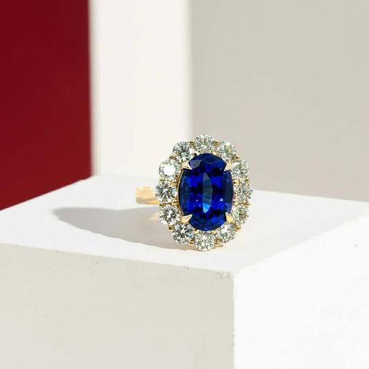 18KT Oval Tanzanite & Round Diamond Ring (TZ: 7.01ct / DIA: 3.15ct)
