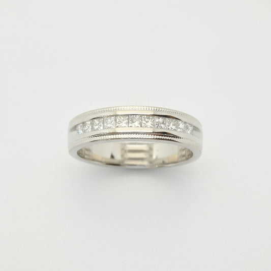 Sleek Brilliance: 14KT Gold Ring with 0.55 Carats of Princess-Cut Diamond Ring.