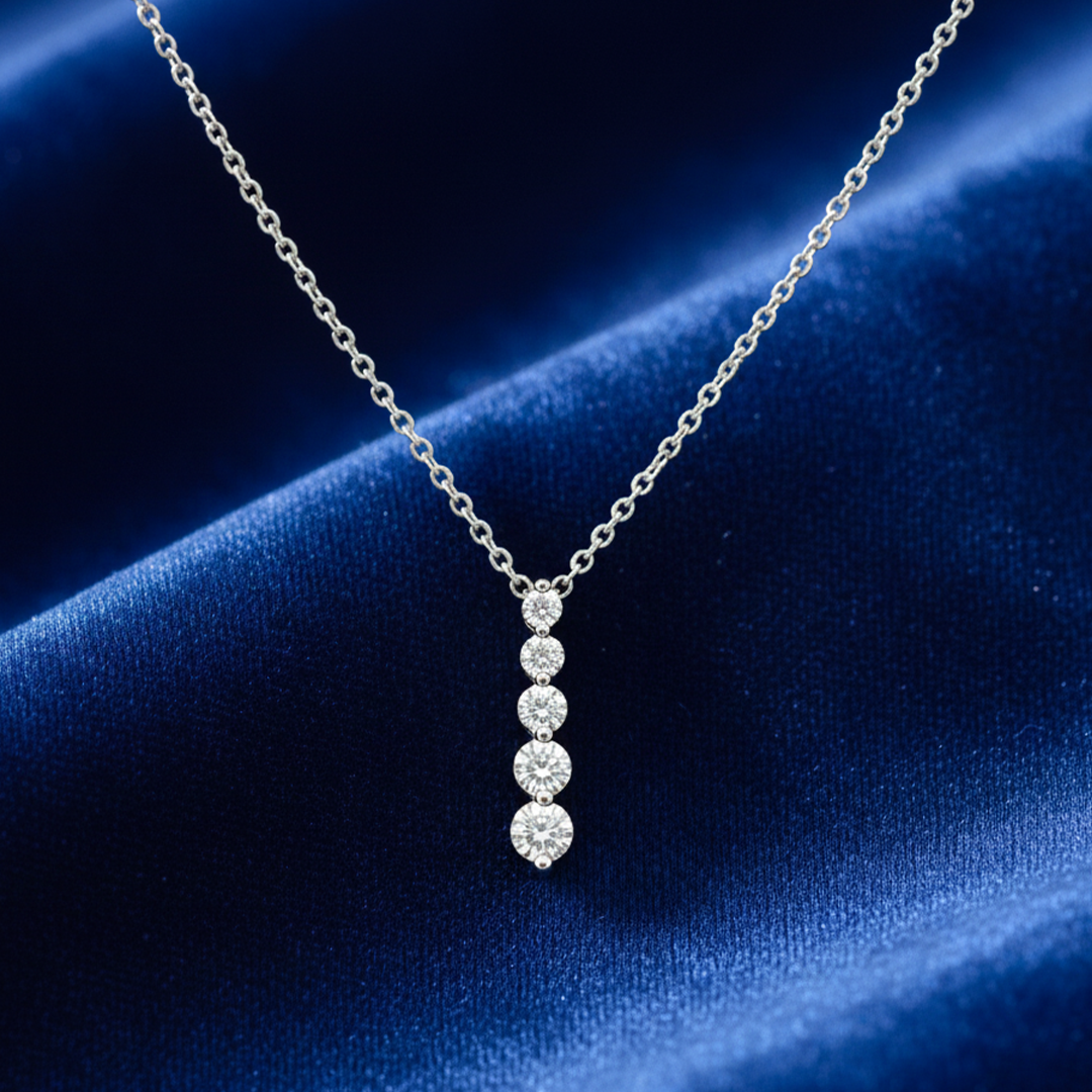 14KT White Gold Diamond Pendant – 0.25 CT