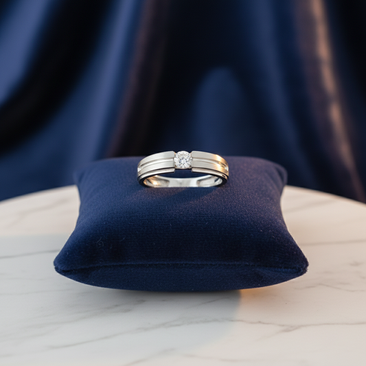 Morden Elegance: 14KT Diamond Ring , 0.70 Carats.